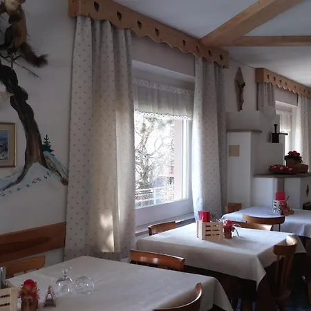 Garni' Aurora Hotel Tret