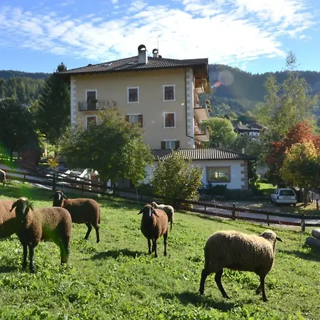 Garni' Aurora Hotel *