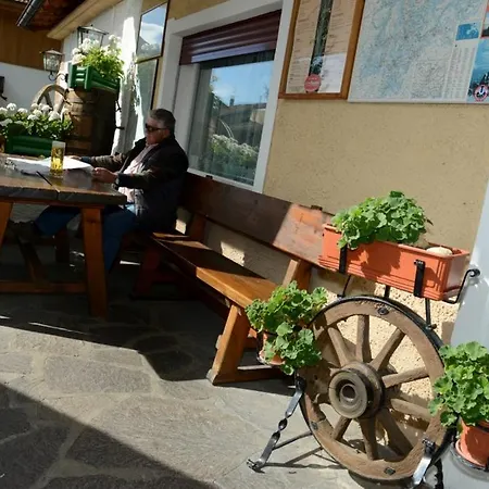 Garni' Aurora Hotel Tret