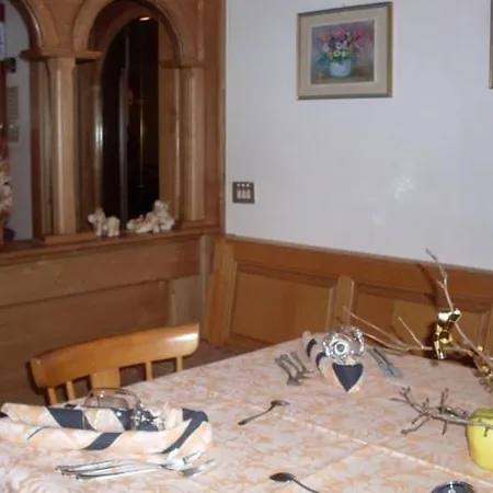 Garni' Aurora Hotel Tret